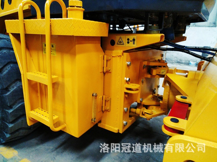 全液壓無級(jí)變速振動(dòng)壓路機(jī)