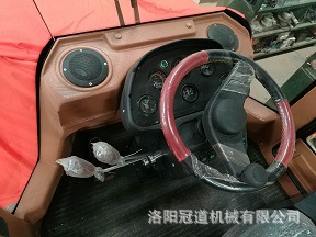 全液壓無級(jí)變速振動(dòng)壓路機(jī)